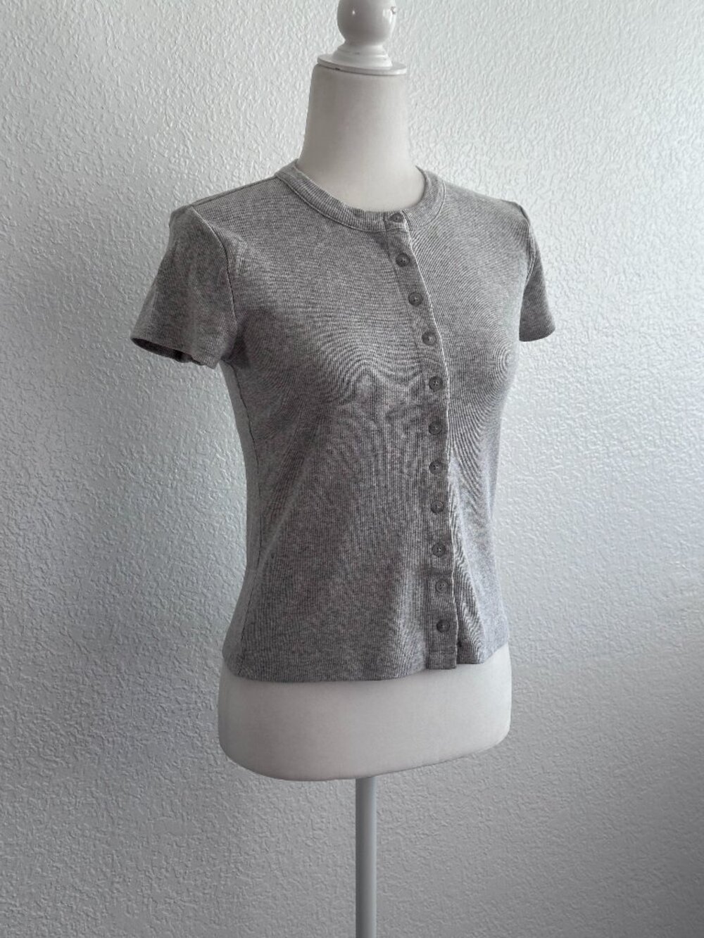Universal Thread Gray Ribbed Button Front Tee | Size Medium | Short Sleeve Henle